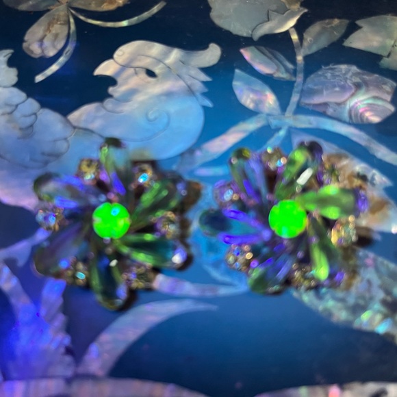 •vintage• uranium glass rhinestone earrings - Picture 7 of 8